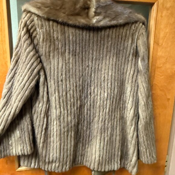 SAGA Mink Genuine Fur Coat -Size 10_  Light Brown/Mocha-Excellent Condition - Picture 3 of 3